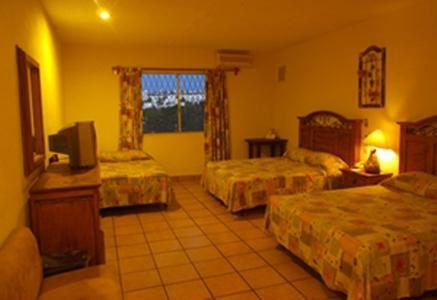 Hotel Hacienda Bugambilias