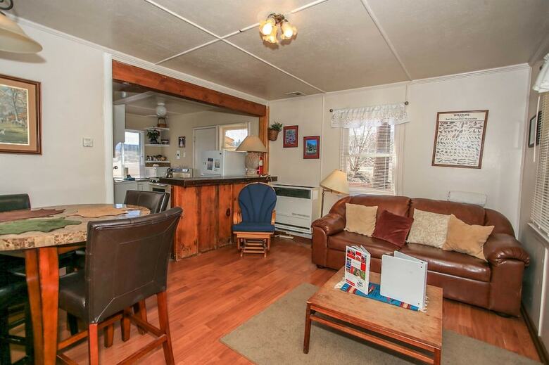 Lakeside Retreat 8