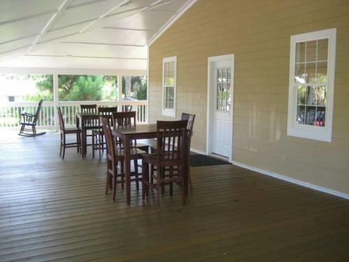 308 E Ashley-the Porch House