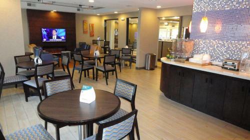 Hotel Mainstay Suites Midland