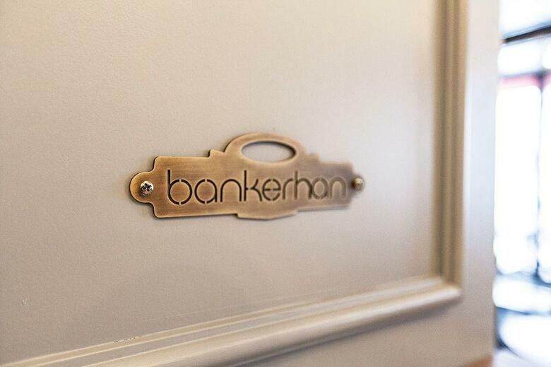 Banker Han Hotel By The Sofa