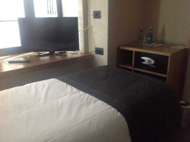 Banker Han Hotel By The Sofa