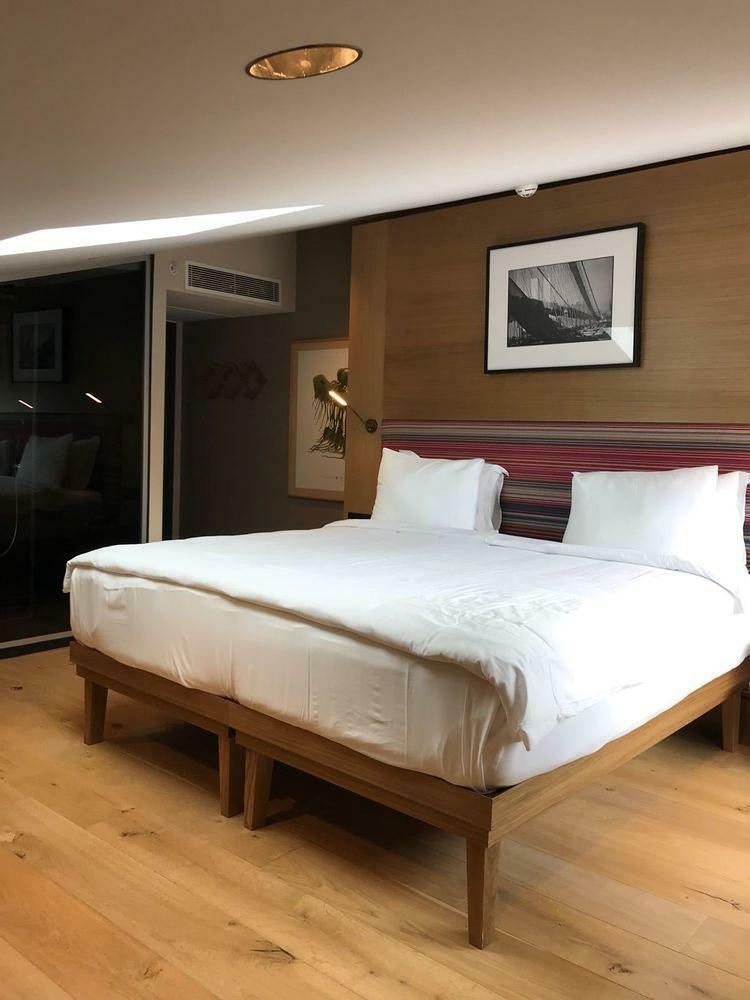 Banker Han Hotel By The Sofa