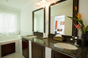 Hotel Calabash Cove Resort And Spa