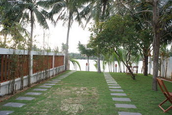 Hotel Riverside Oasis Villa