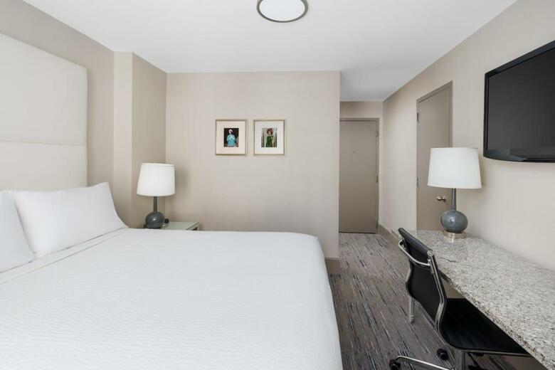 Cass Hotel - A Holiday Inn Express