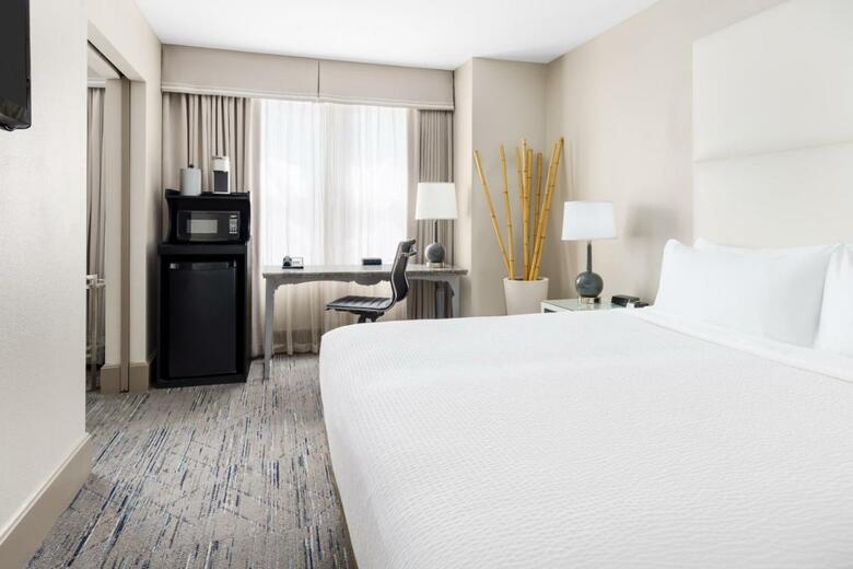 Cass Hotel - A Holiday Inn Express