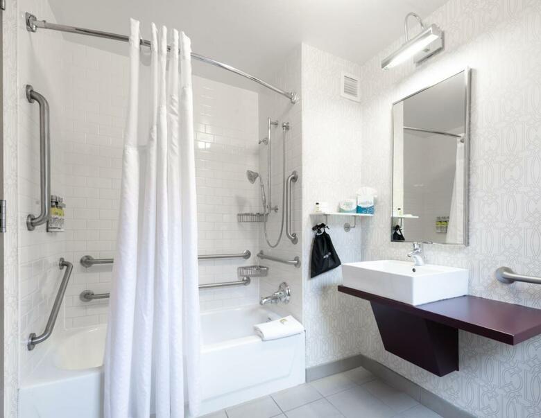 Cass Hotel - A Holiday Inn Express