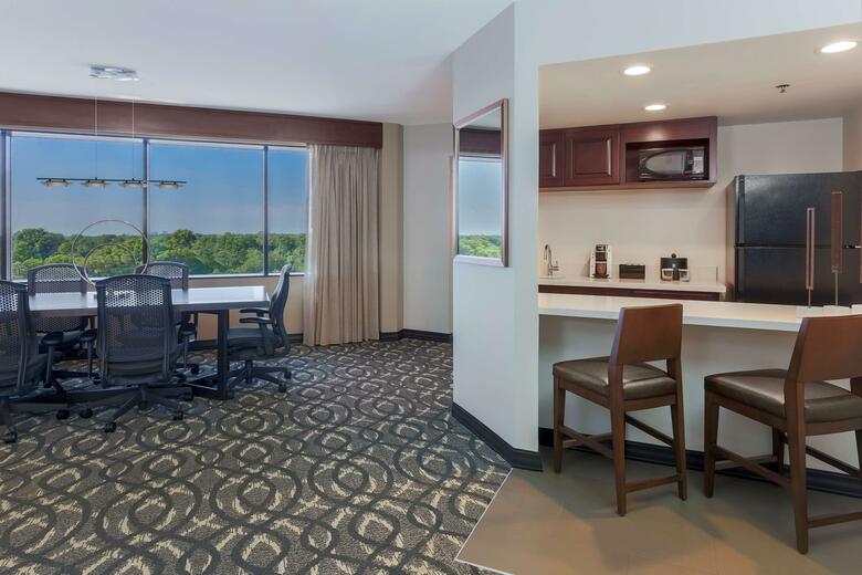 Hotel Embassy Suites Dallas - Love Field