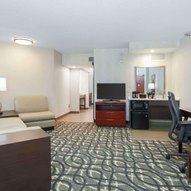 Hotel Embassy Suites Dallas - Love Field