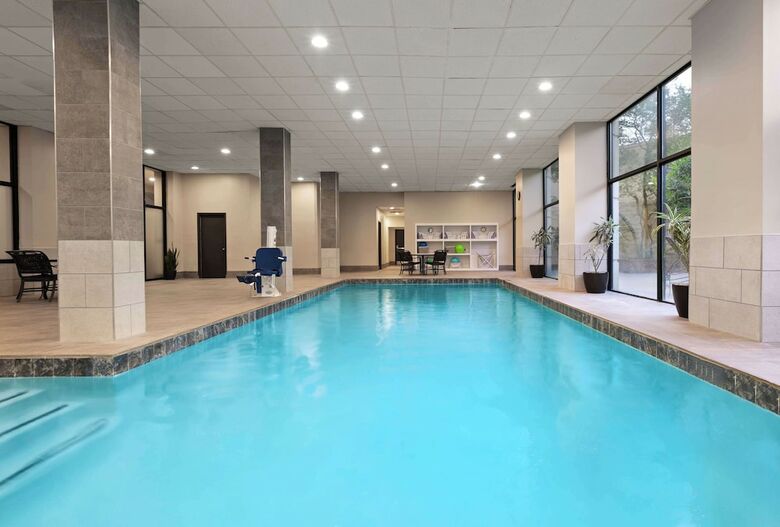 Hotel Embassy Suites Dallas - Love Field
