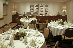 Embassy Suites Hotel - Waikiki Beach Walk