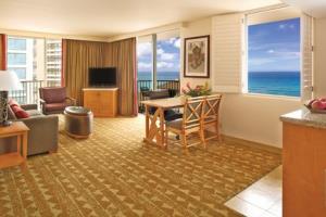 Embassy Suites Hotel - Waikiki Beach Walk