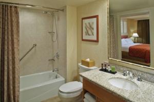 Embassy Suites Hotel - Waikiki Beach Walk