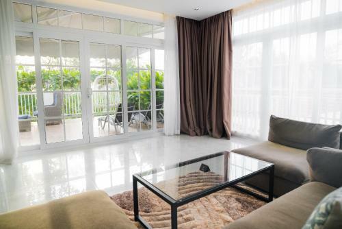 White Boutique Hotel And Residences
