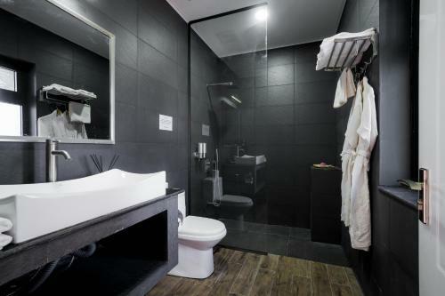 White Boutique Hotel And Residences