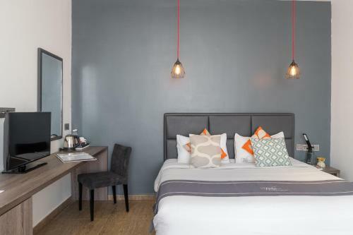 White Boutique Hotel And Residences