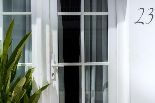 White Boutique Hotel And Residences