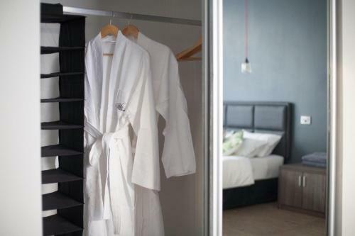 White Boutique Hotel And Residences