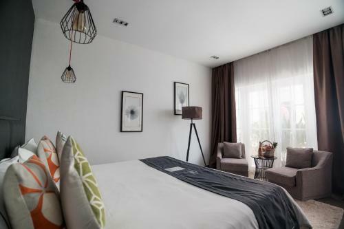 White Boutique Hotel And Residences