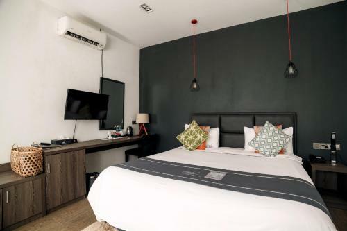 White Boutique Hotel And Residences