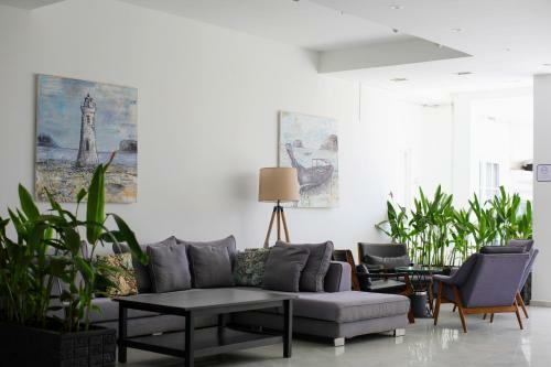 White Boutique Hotel And Residences
