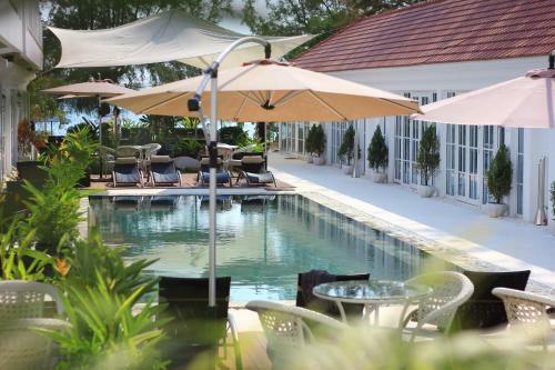 White Boutique Hotel And Residences