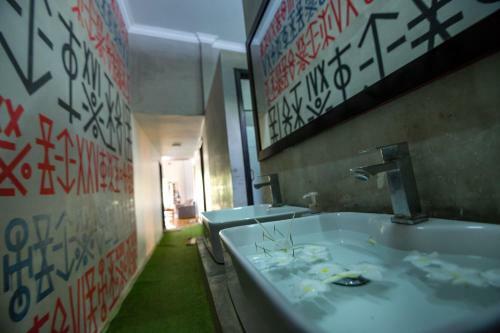 Pool Party Hostel