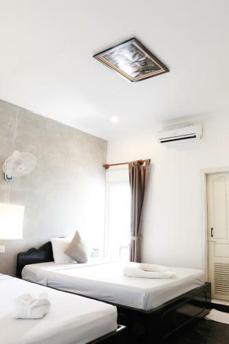 Pool Party Hostel