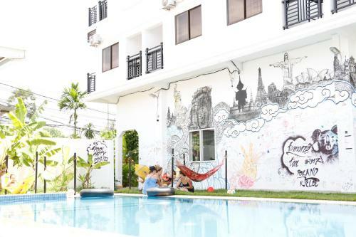 Pool Party Hostel
