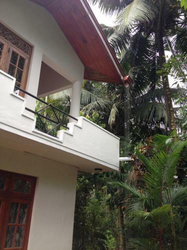 Uyan Apartment