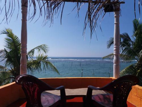 Hostal Sayuri Beach Hotel