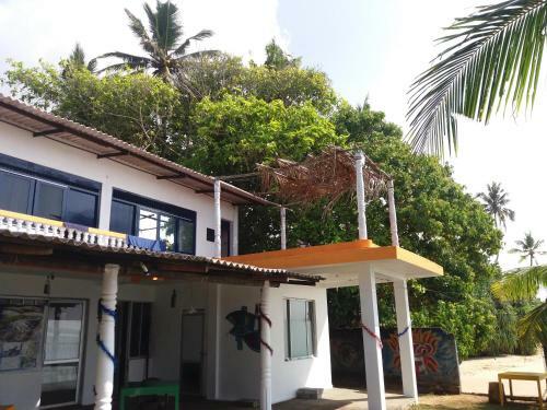 Hostal Sayuri Beach Hotel