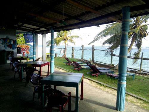 Hostal Sayuri Beach Hotel