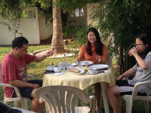 Hostal Dions Guest House