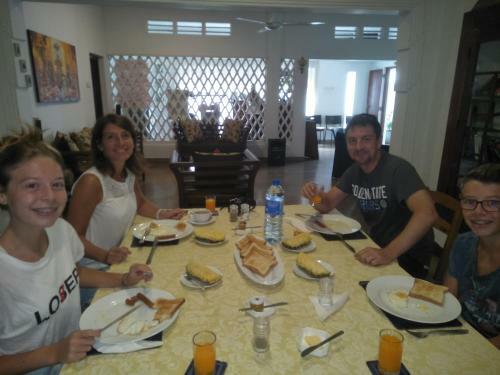 Hostal Dions Guest House