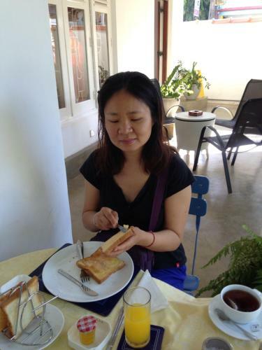 Hostal Dions Guest House