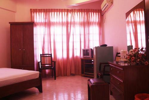 Yoho Hotel Red Rose