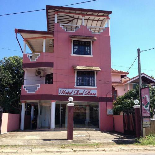 Yoho Hotel Red Rose