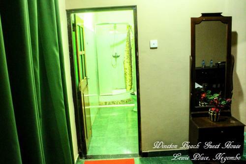 Hostal Winston Beach Guest House