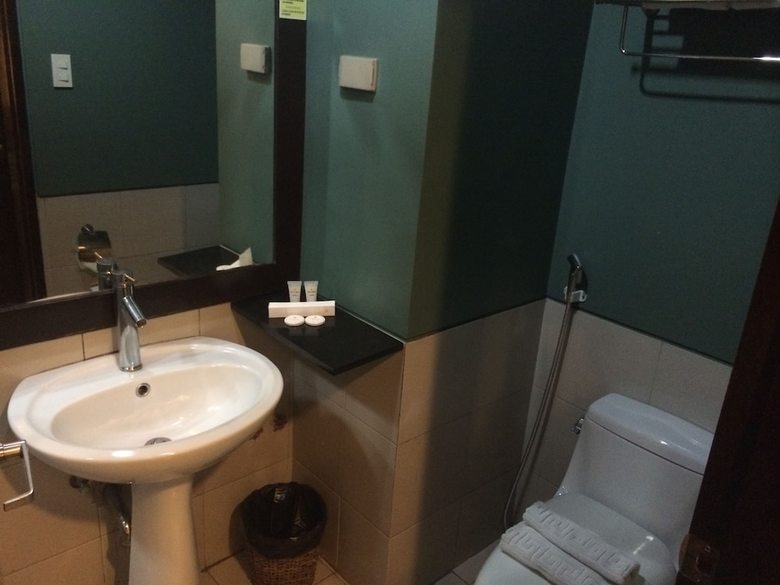 Baguio Burnham Suites Hotel