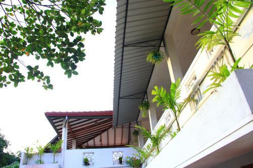 Hostal Shanith Guesthouse
