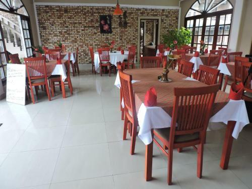 Hotel Oasis Beach Resort