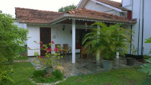 Hostal L.l.p. Guest House