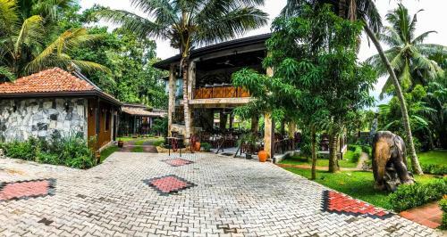 Villa Pinnawala & Restaurant