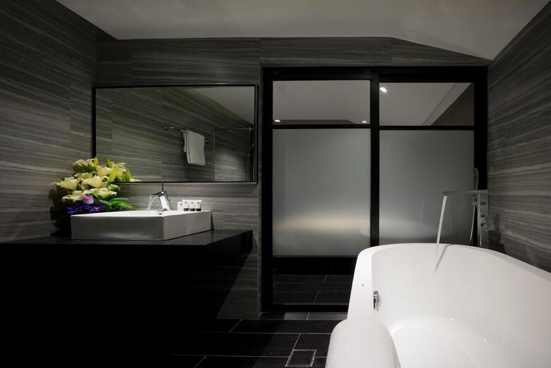 Hotel 81 Opera