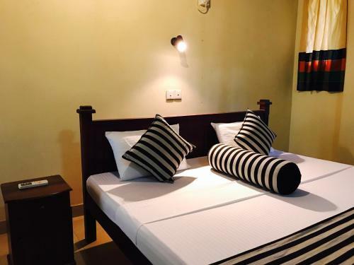 Hotel Inamaluwa Inn