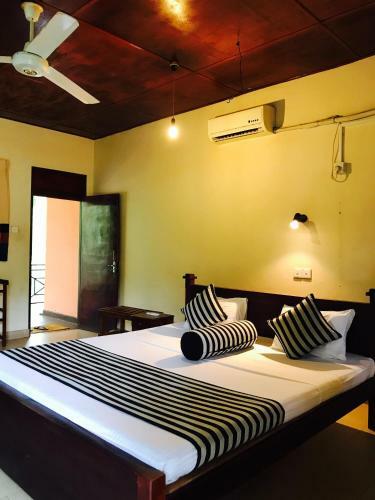 Hotel Inamaluwa Inn