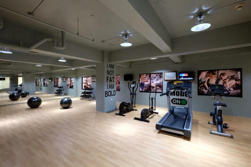 Golden Prince Hotel & Suites