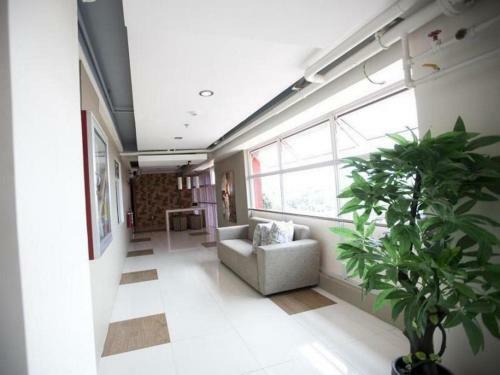Valleyfront Hotel